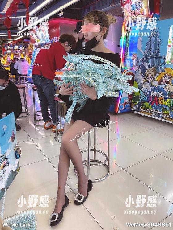 微密圈 - 轻松撩拨你的心，Callmecandy黑丝玉足图册原图快来看看！