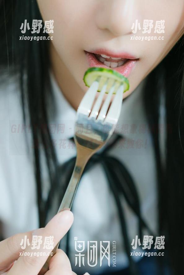 GIRLT果团网 - 而且，谁能想象棉袜能有这么多花样？Miss琪来教你！
