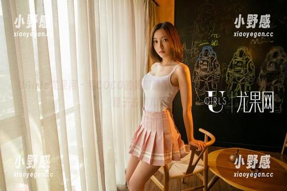 UGirls尤果网 - 毛COCO的美脚最新照片，忍不住想问：她的鞋子去哪儿了？