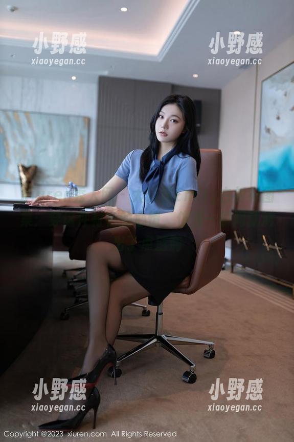 Xiuren秀人网 - 大琪琪Emily白衬衫图集：穿这件衬衫的心情，仿佛一瞬间就溅出了点涟漪