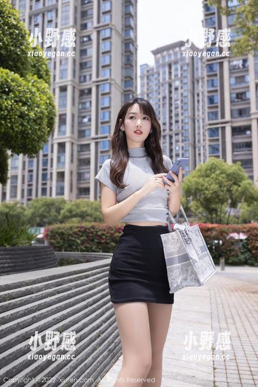 Xiuren秀人网 - 王俪丁小宝贝的户外探险：图片更新，让阳光撒满每个角落！