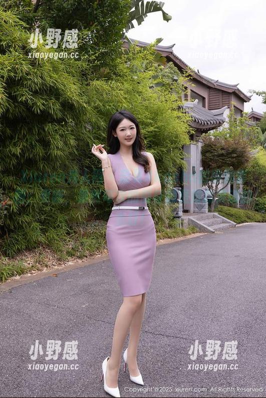 Xiuren秀人网 - 蓝夏Akasha的瑜伽套图：更新，果然每次的侧身都是对我灵魂的击打！