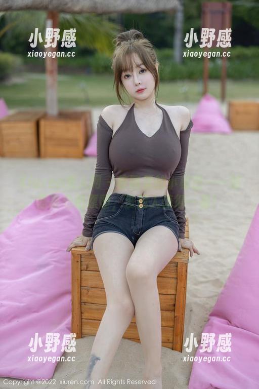 Xiuren秀人网 - 校园里的小秘密——邹晶晶私拍原图，没别人值得一看！