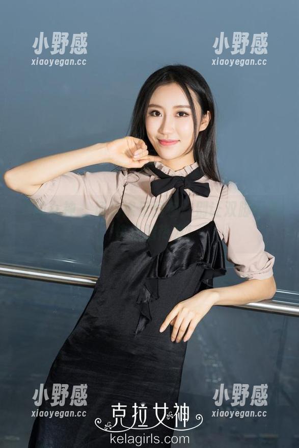 克拉女神 - 汤怡裸足图包：别让双脚闲着，快来蹭热度！