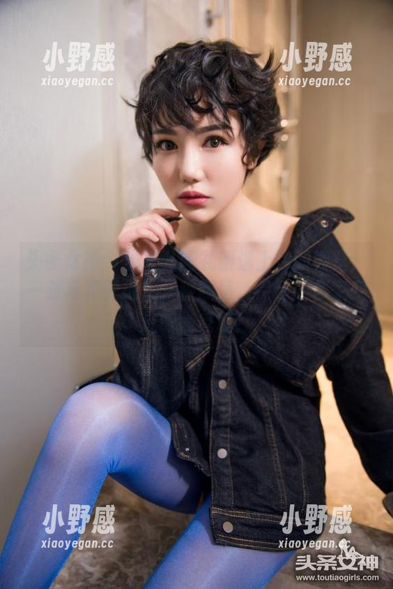 头条女神 - 当火儿的礼服遇上你的墙壁：一张写真壁纸，三种颜值，保证让你家变成时尚秀场！