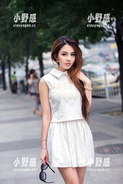 推女郎 - 看李丽莎的毛衣在线美图，真是被她的气质吸引到不行了！