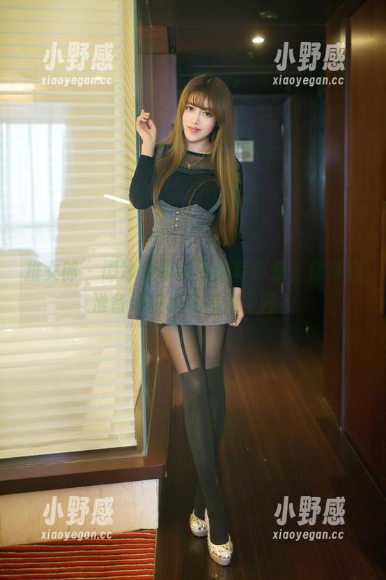 推女郎 - 谭冰分享新泳池写真集，你真的准备好被水波荡漾了吗？