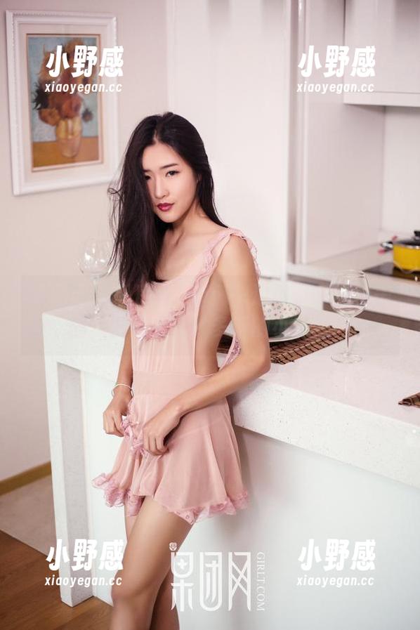 果团网 - 私房龚玥菲：一边炒菜一边拍美图，真是个多才多艺的小厨娘！