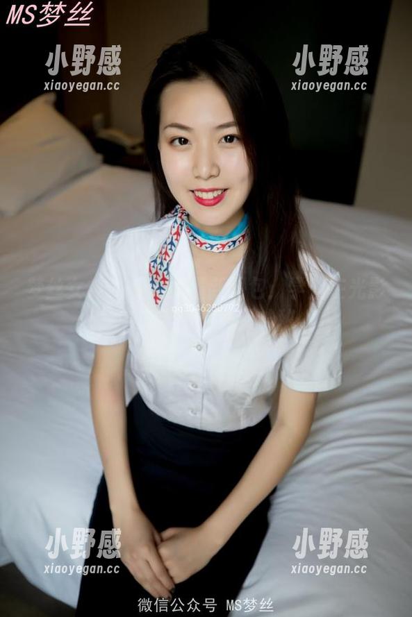 梦丝女神 - 莹仙女最新图包：学姐在光影中游走，性感又神秘