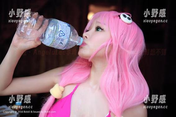 波萝社 - AngelaLee李玲的三亚旅拍：精选那些你绝对想不到的写真瞬间！