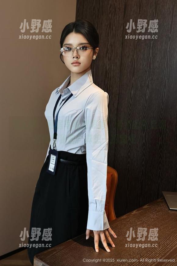 秀人网 - 私房写真刘婷婷，清纯的背后藏着哪些秘密？真想一探究竟。