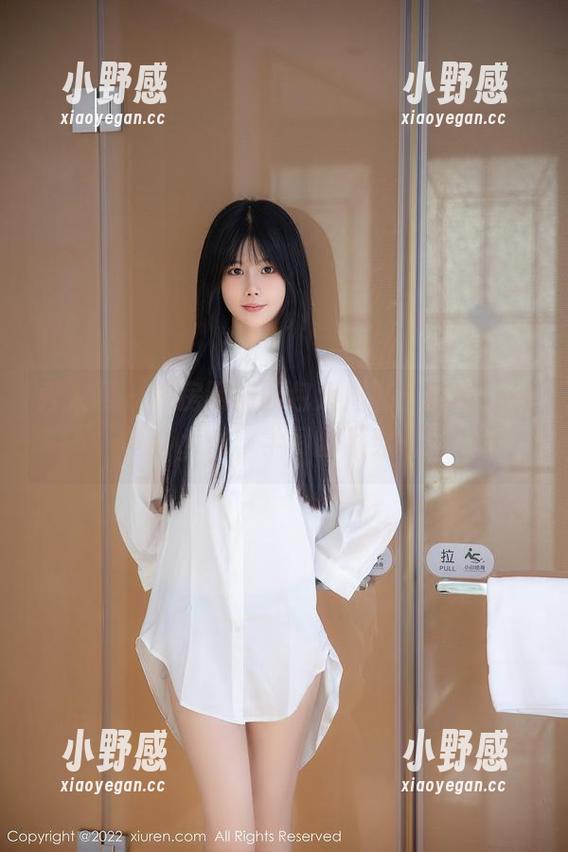 秀人网 - 私房网袜图包大揭秘：跟着“拍黄瓜girl”学习幽默穿搭！