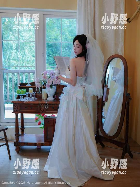 秀人网 - 楚恬Olivia天使写真原图，光影交错间，每一张都是一段轻快的音符，让人忍不住想跟着摇摆。
