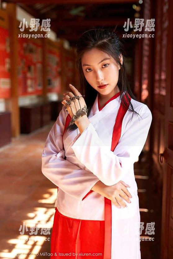 蜜桃社 - 萌美Moemi的皮衣套图精选：只想说，真香！