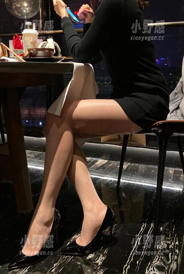 微密圈 - 雅雅的气质呀毛衣大揭秘：写真集原图带你走进不一样的温暖视界！