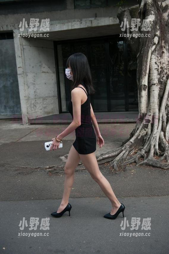 魔镜街拍 - 销售主管的粉裙日常：婷婷教你如何用美图图包成单王！