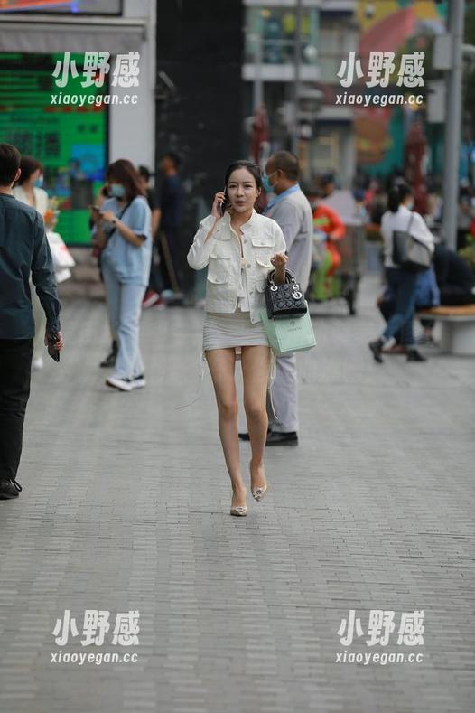 魔镜街拍福利专属：紧身运动装美女图集，随时准备好让你热血沸腾！